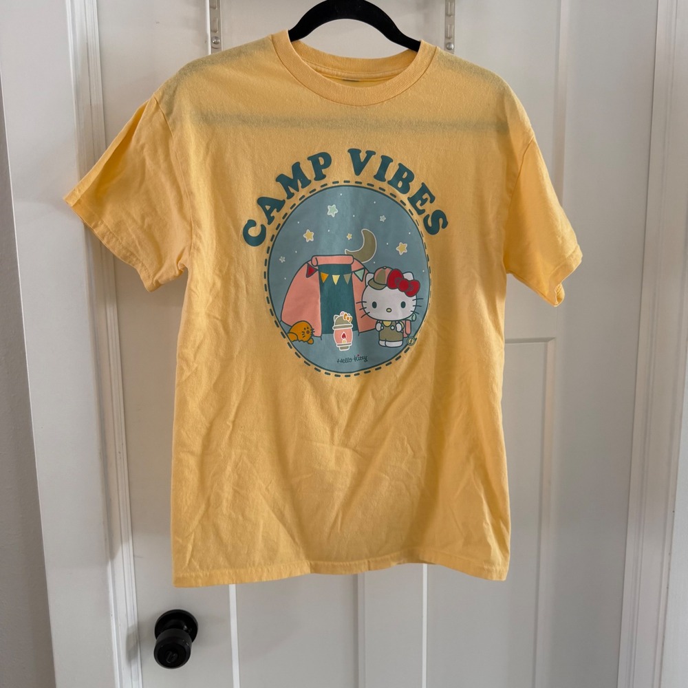 Hello‎ Kitty Sanrio Camp Vibes Yellow Graphic T-Shirt Ripple Womens Medium